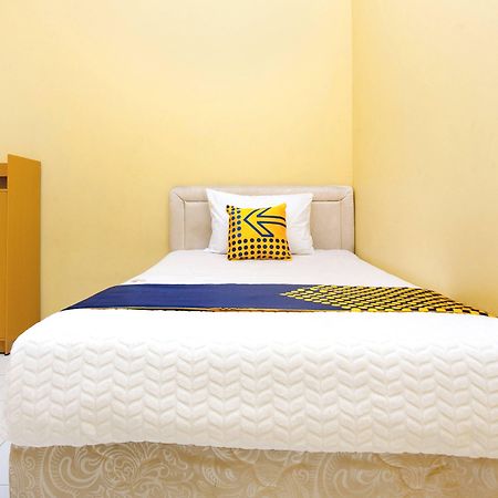 Spot On 2830 Azka Guest House Syariah Cilacap Zewnętrze zdjęcie