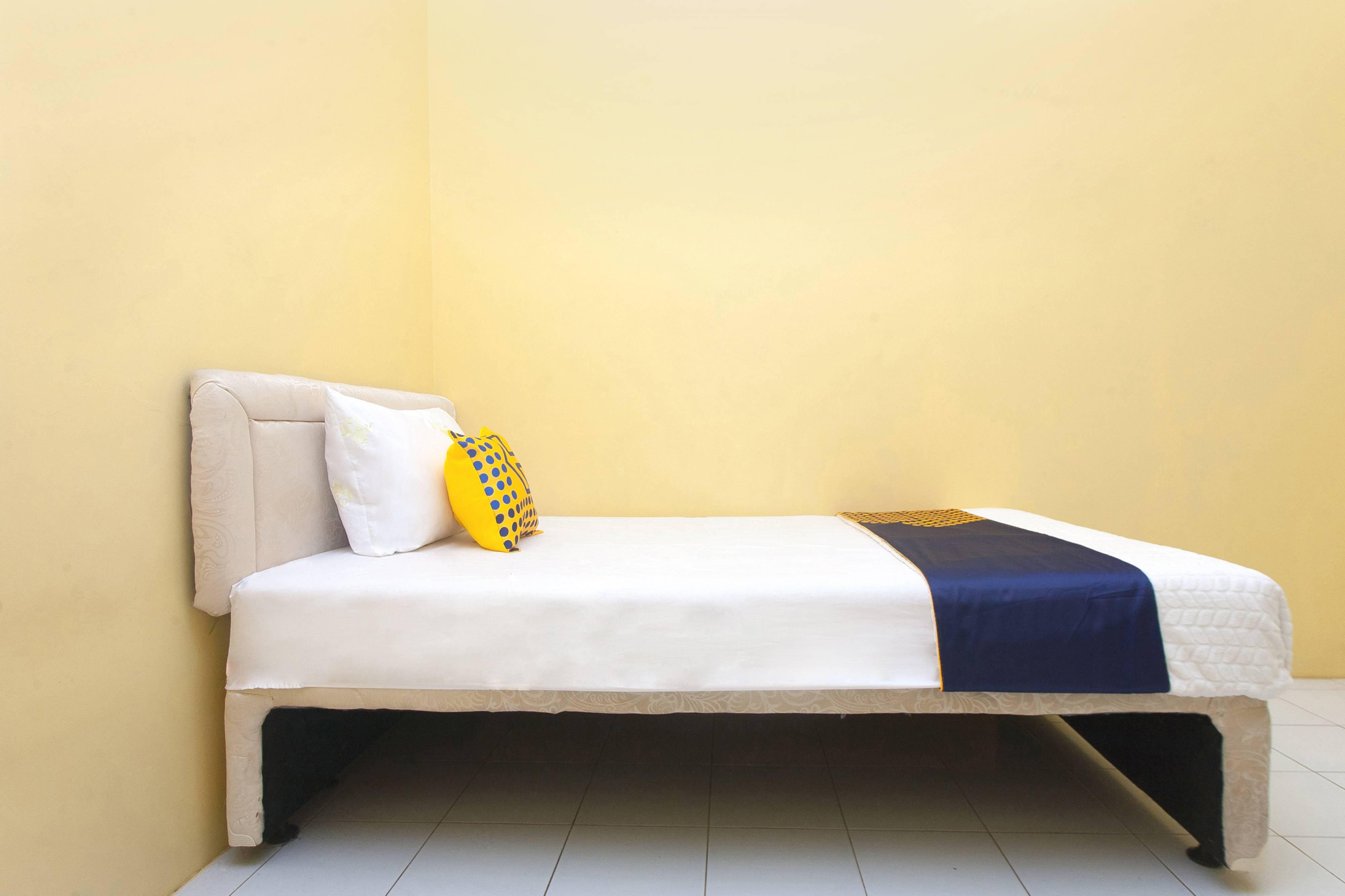 Spot On 2830 Azka Guest House Syariah Cilacap Zewnętrze zdjęcie