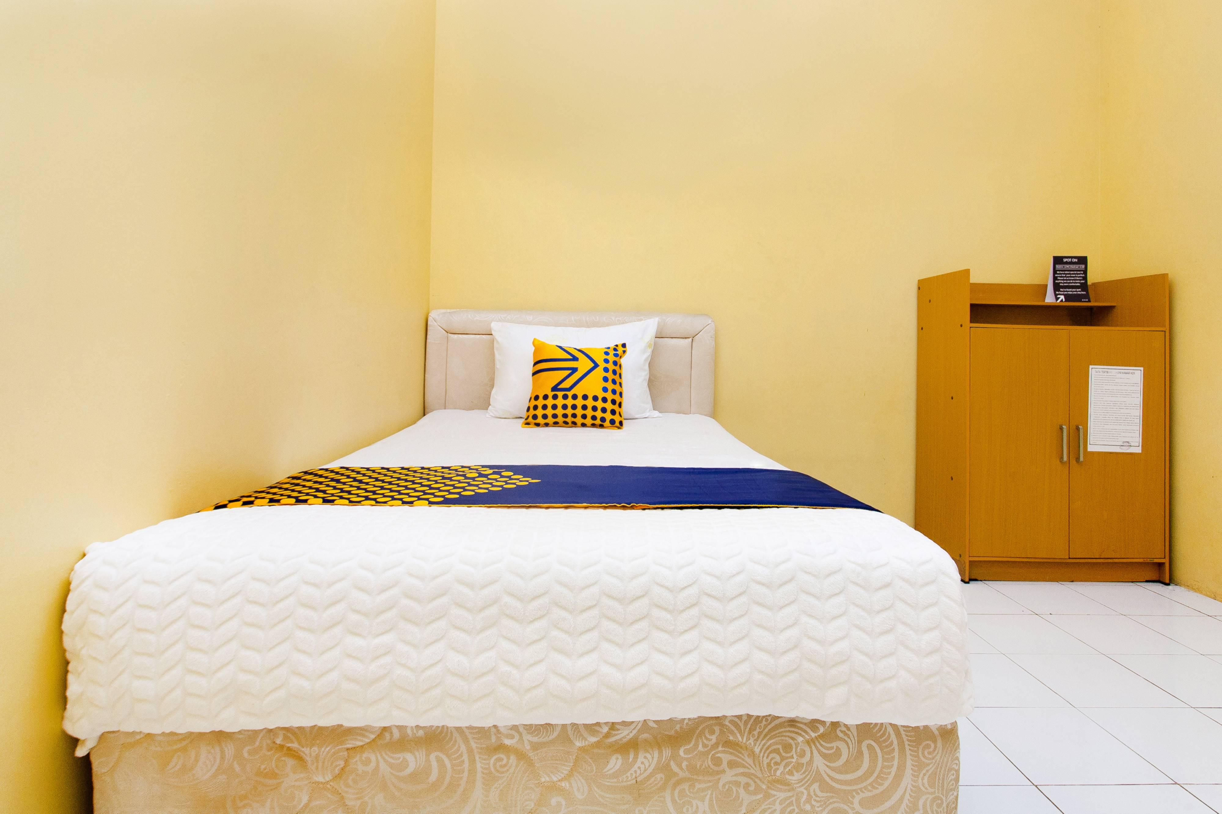 Spot On 2830 Azka Guest House Syariah Cilacap Zewnętrze zdjęcie